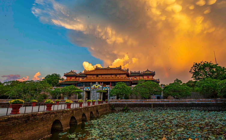 THUÊ XE TỪ TRUNG TÂM HUẾ – SÂN BAY